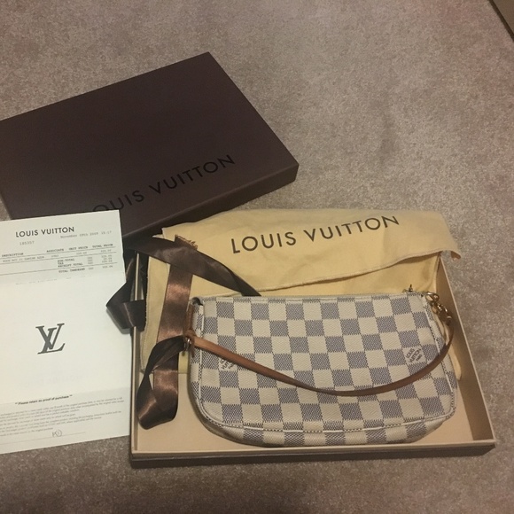 Louis Vuitton Handbags - 💌SOLD💌LV POCHETTE ACCESSORY